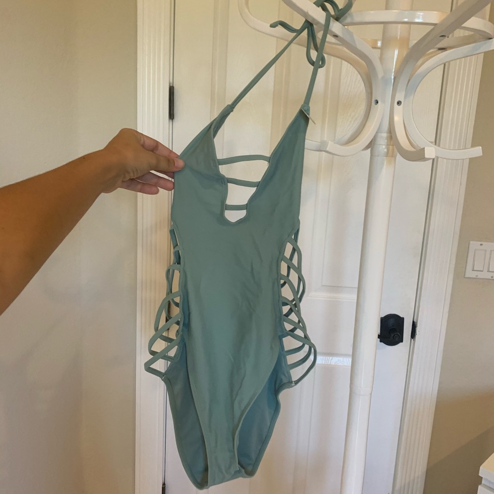 Never wear, green/blue swimsuit forever 21 S
